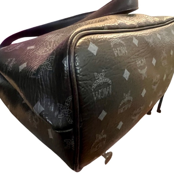 MCM Visetos Princess Lion Tote - Picture 5 of 15